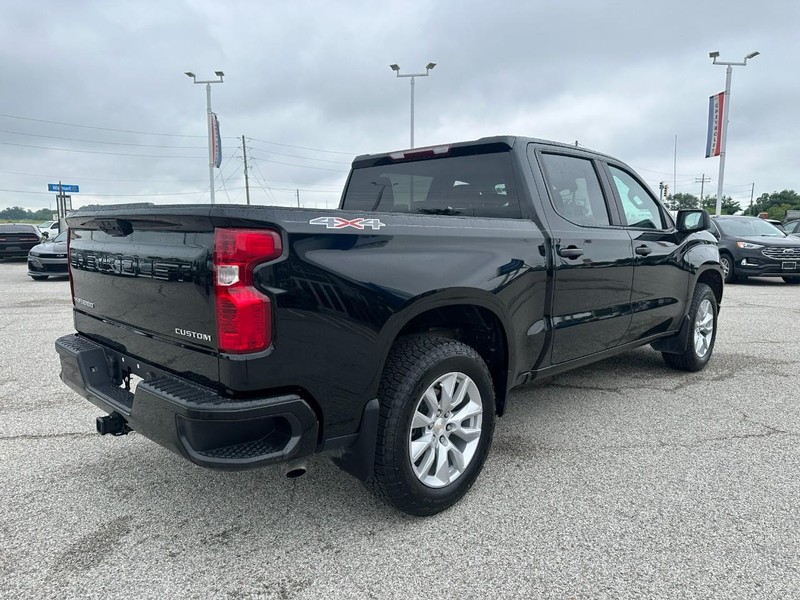 Chevrolet Silverado 1500 Vehicle Full-screen Gallery Image 6