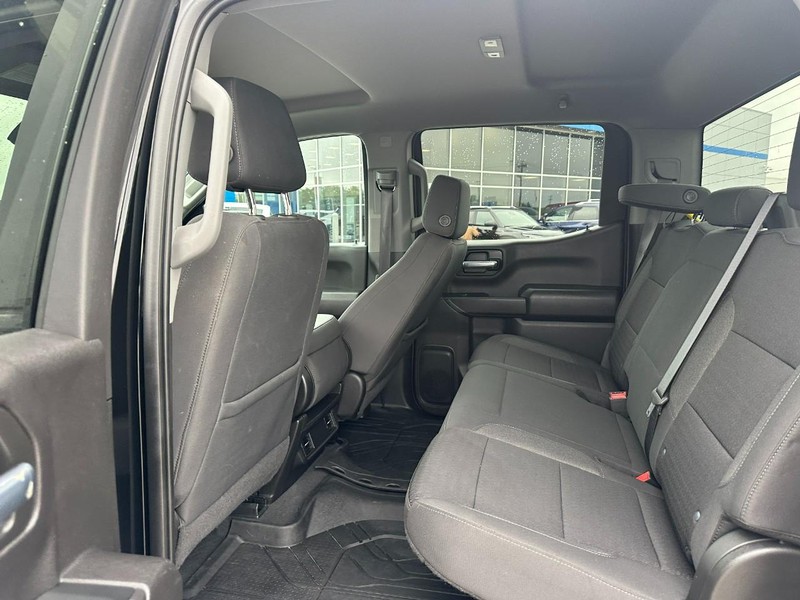 Chevrolet Silverado 1500 Vehicle Full-screen Gallery Image 10