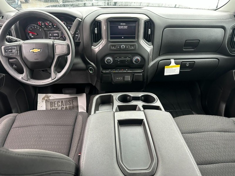 Chevrolet Silverado 1500 Vehicle Full-screen Gallery Image 11