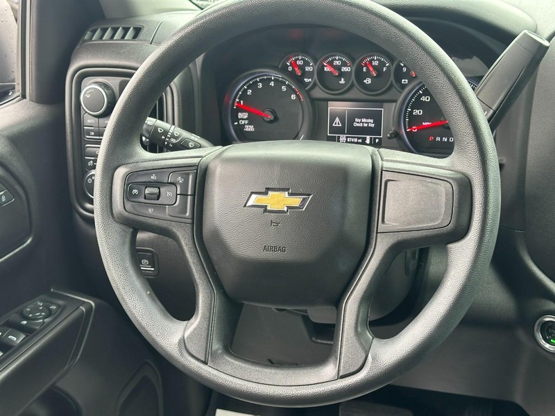 Chevrolet Silverado 1500 Vehicle Full-screen Gallery Image 12