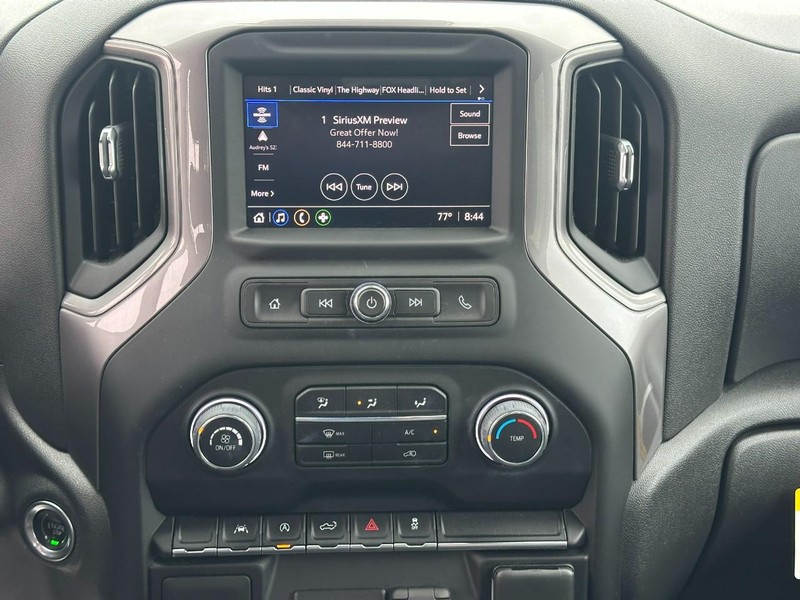 Chevrolet Silverado 1500 Vehicle Full-screen Gallery Image 13