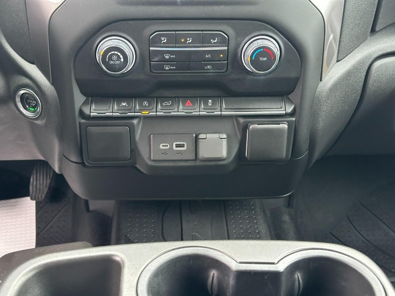 Chevrolet Silverado 1500 Vehicle Full-screen Gallery Image 14