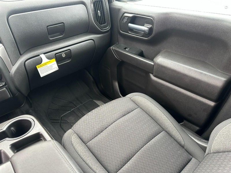 Chevrolet Silverado 1500 Vehicle Full-screen Gallery Image 15