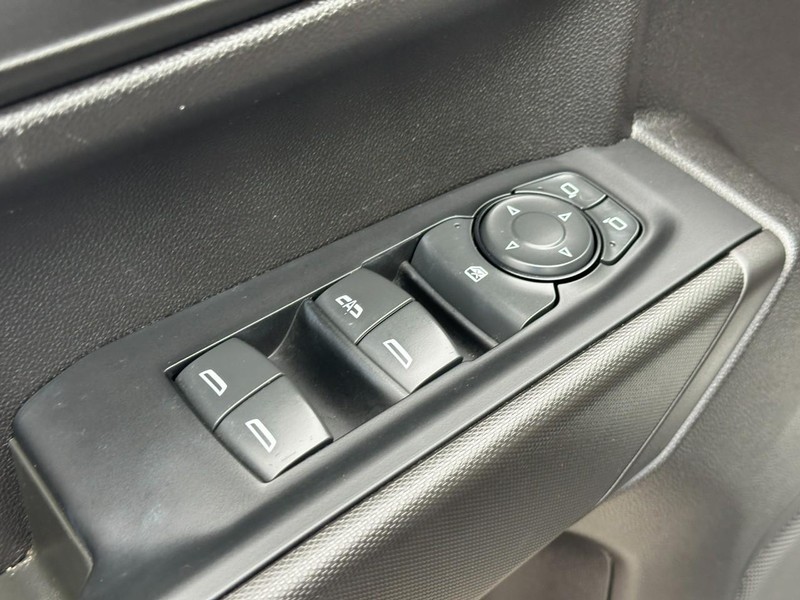 Chevrolet Silverado 1500 Vehicle Full-screen Gallery Image 16