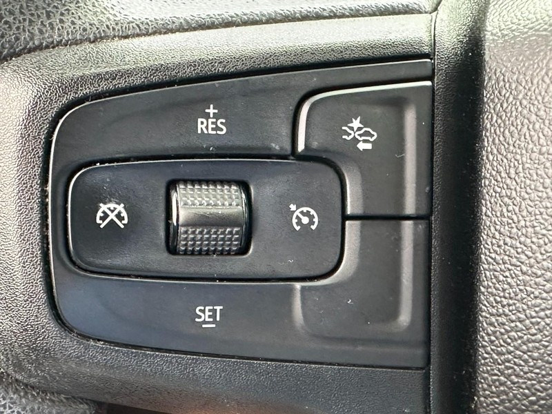 Chevrolet Silverado 1500 Vehicle Full-screen Gallery Image 18