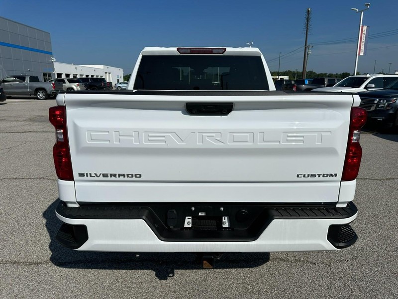 Chevrolet Silverado 1500 Vehicle Full-screen Gallery Image 4