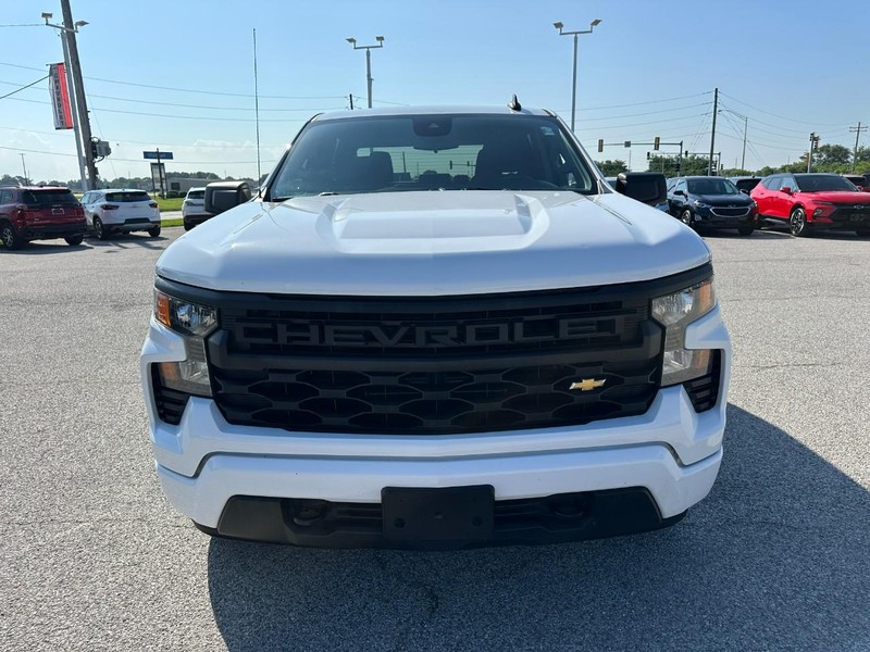 Chevrolet Silverado 1500 Vehicle Full-screen Gallery Image 9