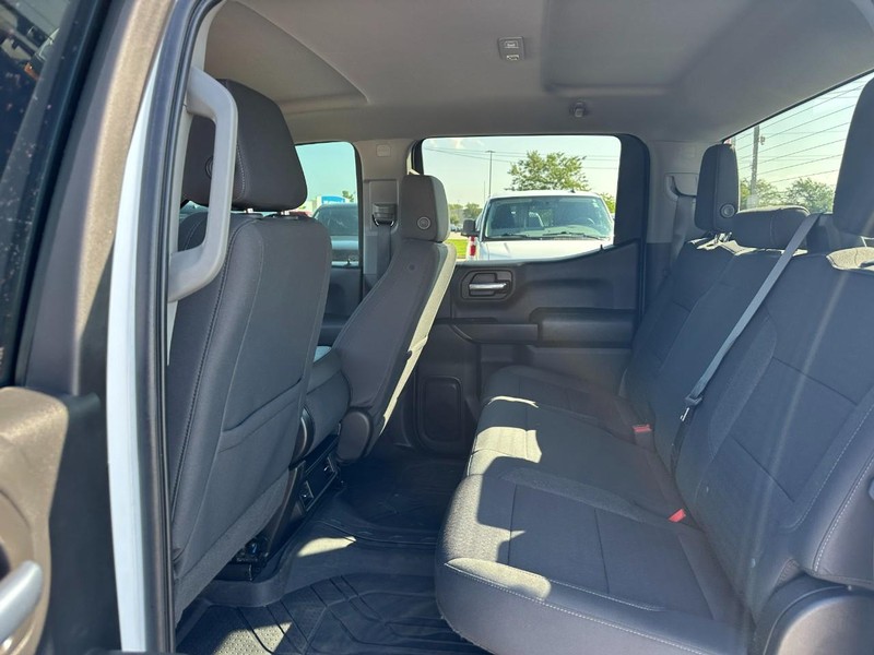 Chevrolet Silverado 1500 Vehicle Full-screen Gallery Image 10