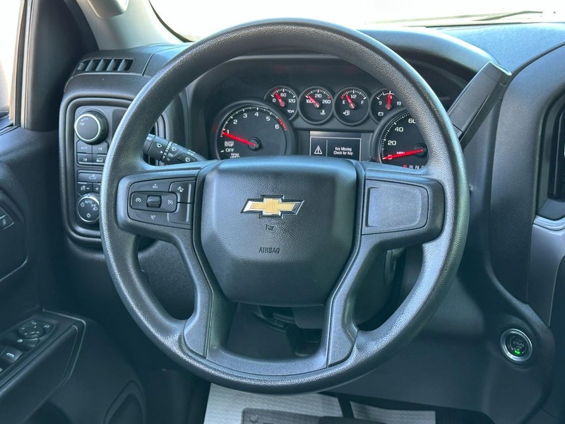 Chevrolet Silverado 1500 Vehicle Full-screen Gallery Image 12