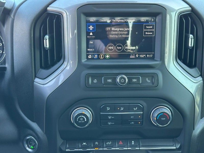 Chevrolet Silverado 1500 Vehicle Full-screen Gallery Image 13