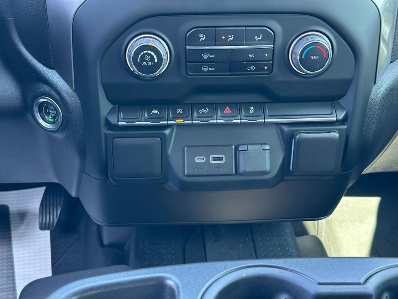 Chevrolet Silverado 1500 Vehicle Full-screen Gallery Image 14