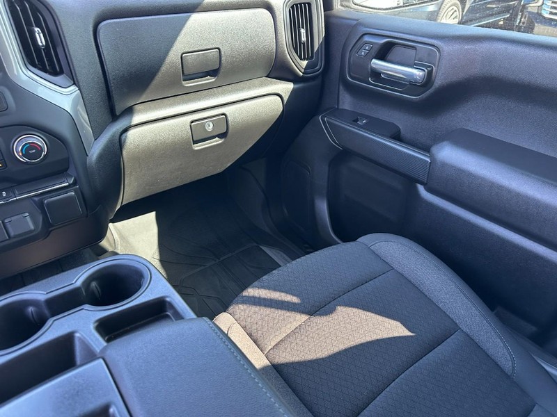 Chevrolet Silverado 1500 Vehicle Full-screen Gallery Image 15