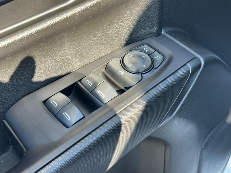 Chevrolet Silverado 1500 Vehicle Full-screen Gallery Image 16