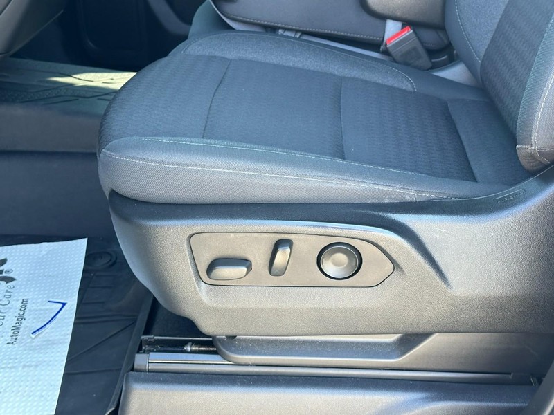 Chevrolet Silverado 1500 Vehicle Full-screen Gallery Image 17