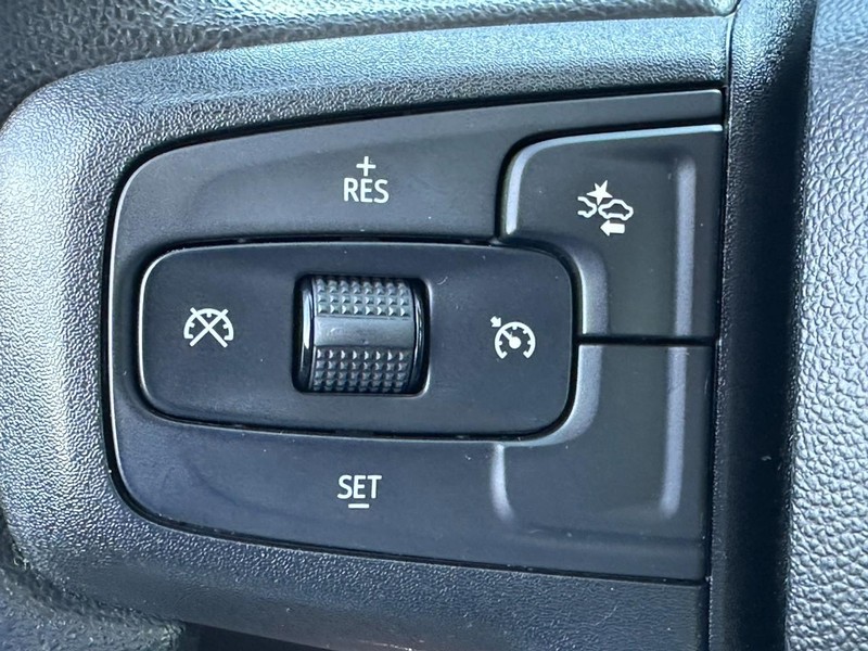 Chevrolet Silverado 1500 Vehicle Full-screen Gallery Image 18