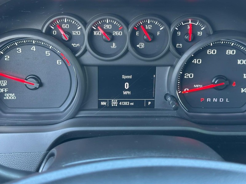 Chevrolet Silverado 1500 Vehicle Full-screen Gallery Image 19