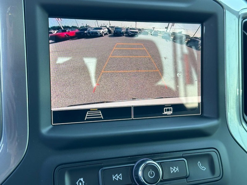 Chevrolet Silverado 1500 Vehicle Full-screen Gallery Image 20