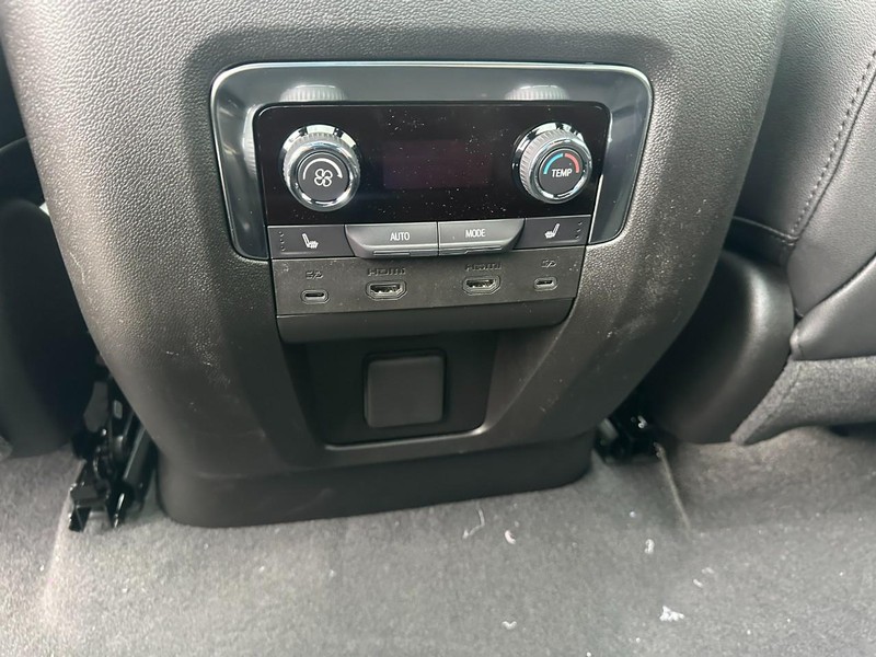 Chevrolet Tahoe Vehicle Full-screen Gallery Image 7