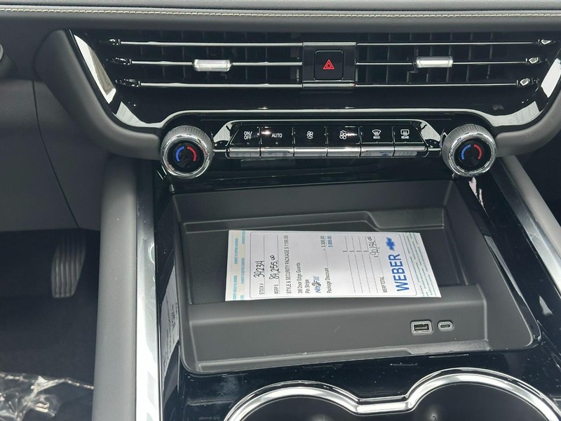 Chevrolet Tahoe Vehicle Full-screen Gallery Image 13