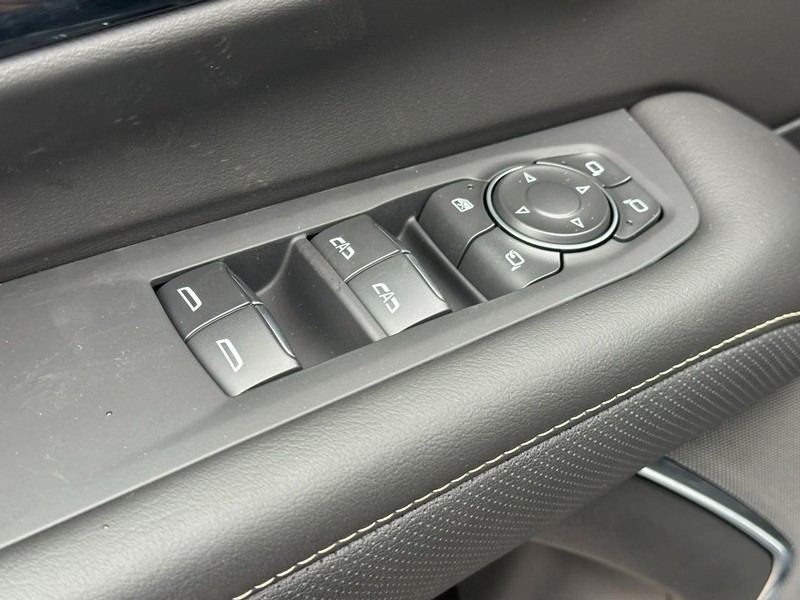 Chevrolet Tahoe Vehicle Full-screen Gallery Image 14