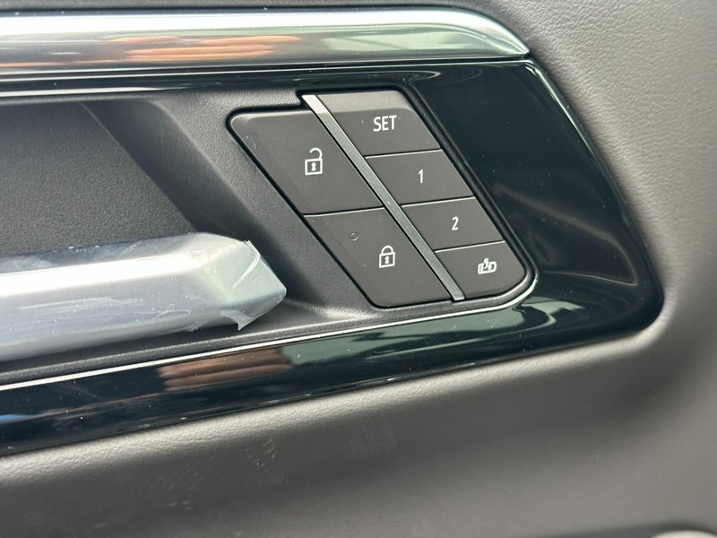 Chevrolet Tahoe Vehicle Full-screen Gallery Image 15