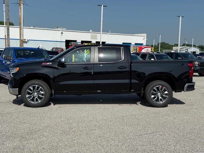 Chevrolet Silverado 1500 Vehicle Full-screen Gallery Image 2