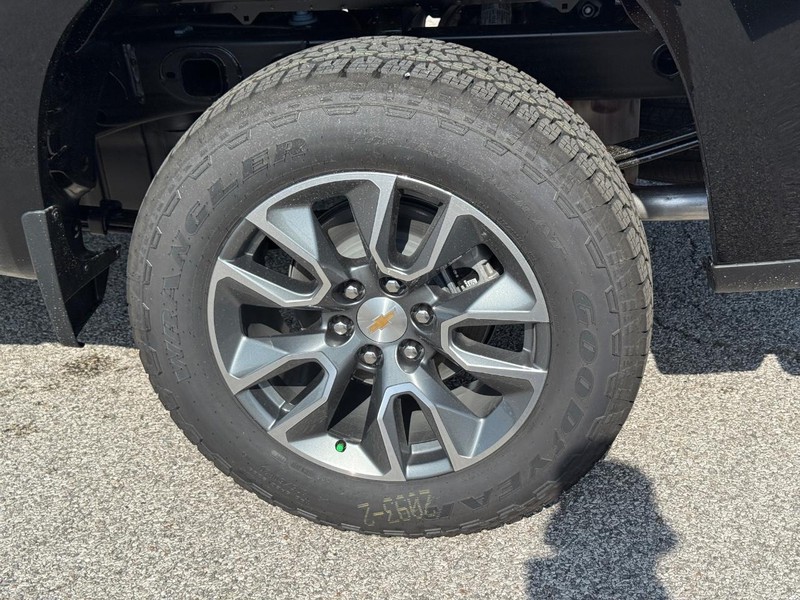 Chevrolet Silverado 1500 Vehicle Full-screen Gallery Image 4