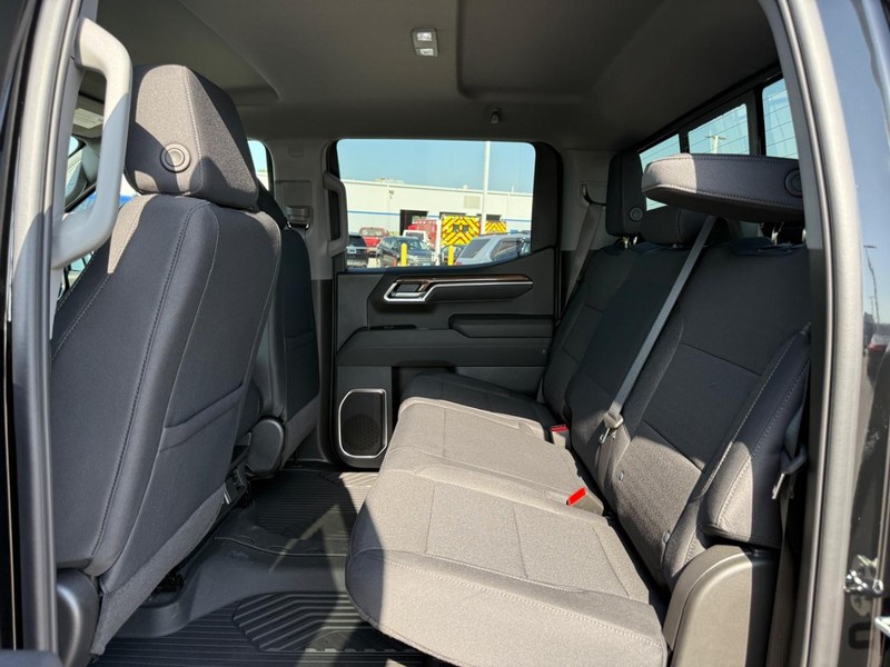 Chevrolet Silverado 1500 Vehicle Full-screen Gallery Image 5