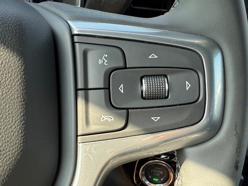 Chevrolet Silverado 1500 Vehicle Full-screen Gallery Image 9