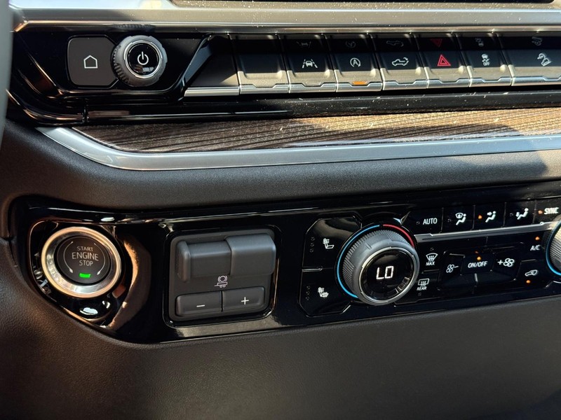 Chevrolet Silverado 1500 Vehicle Full-screen Gallery Image 12