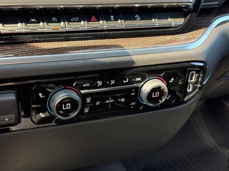 Chevrolet Silverado 1500 Vehicle Full-screen Gallery Image 13