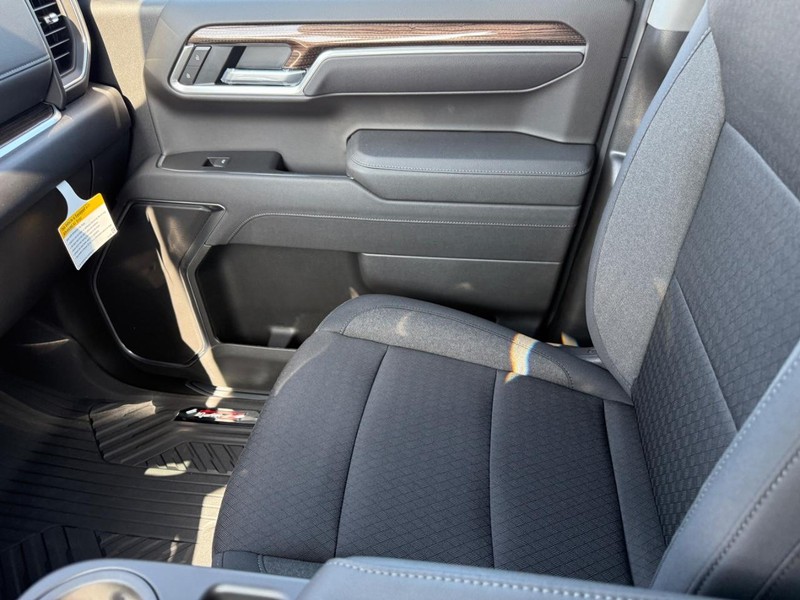 Chevrolet Silverado 1500 Vehicle Full-screen Gallery Image 14