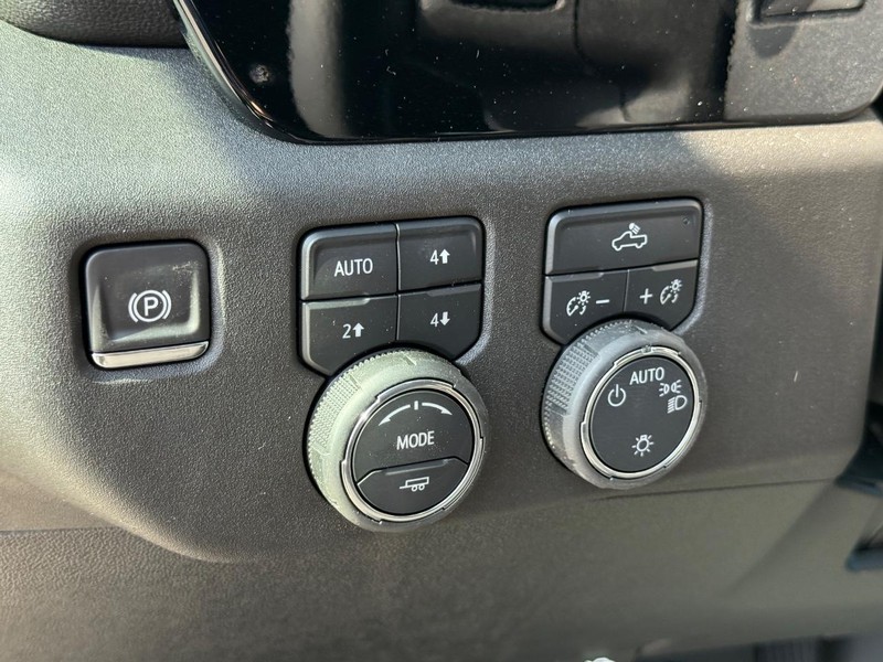 Chevrolet Silverado 1500 Vehicle Full-screen Gallery Image 15