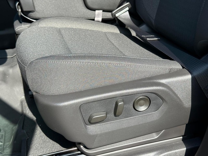 Chevrolet Silverado 1500 Vehicle Full-screen Gallery Image 17