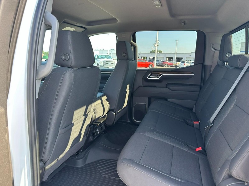 Chevrolet Silverado 1500 Vehicle Full-screen Gallery Image 4