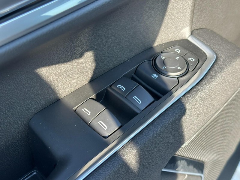 Chevrolet Silverado 1500 Vehicle Full-screen Gallery Image 8