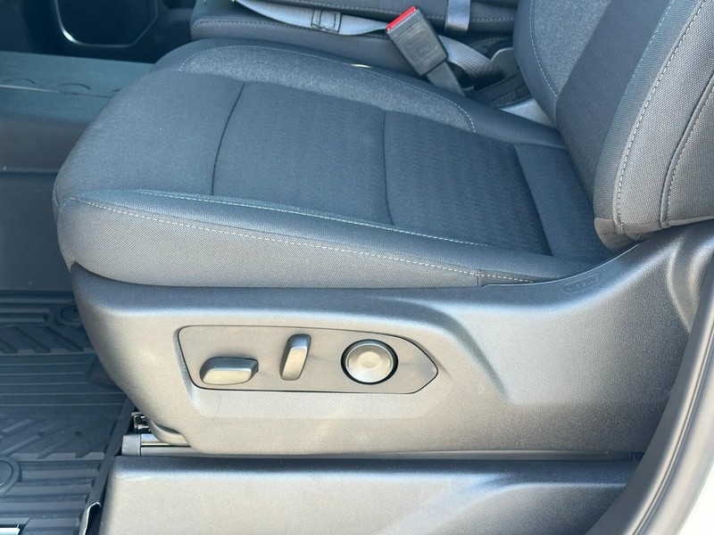 Chevrolet Silverado 1500 Vehicle Full-screen Gallery Image 9