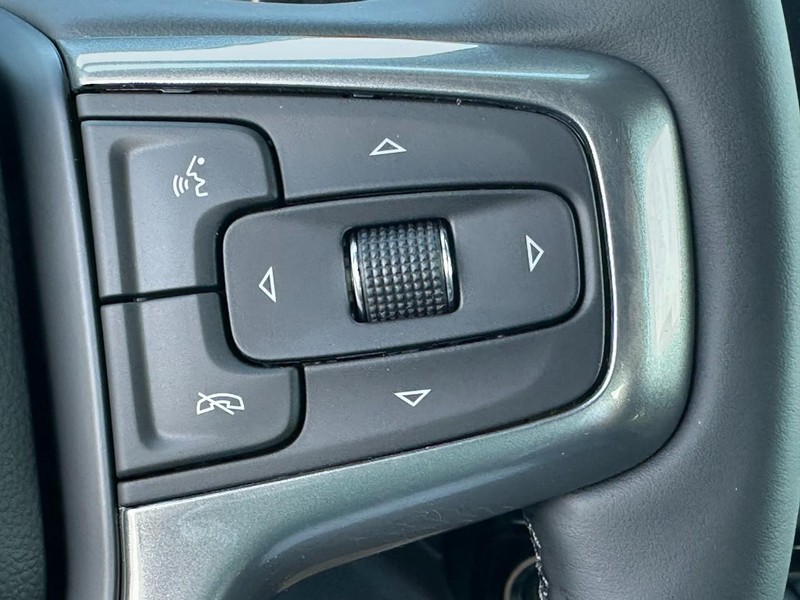 Chevrolet Silverado 1500 Vehicle Full-screen Gallery Image 11