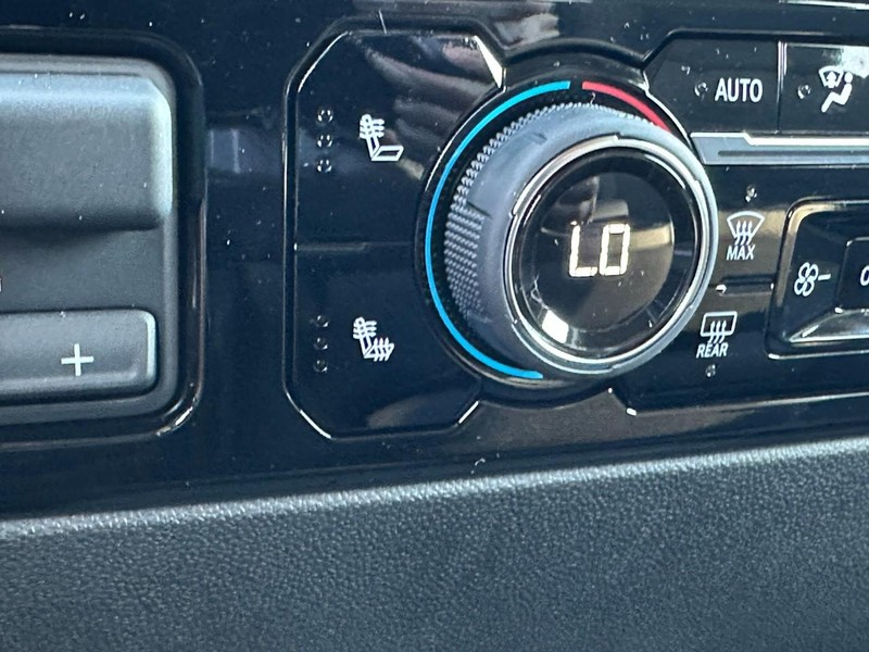 Chevrolet Silverado 1500 Vehicle Full-screen Gallery Image 13