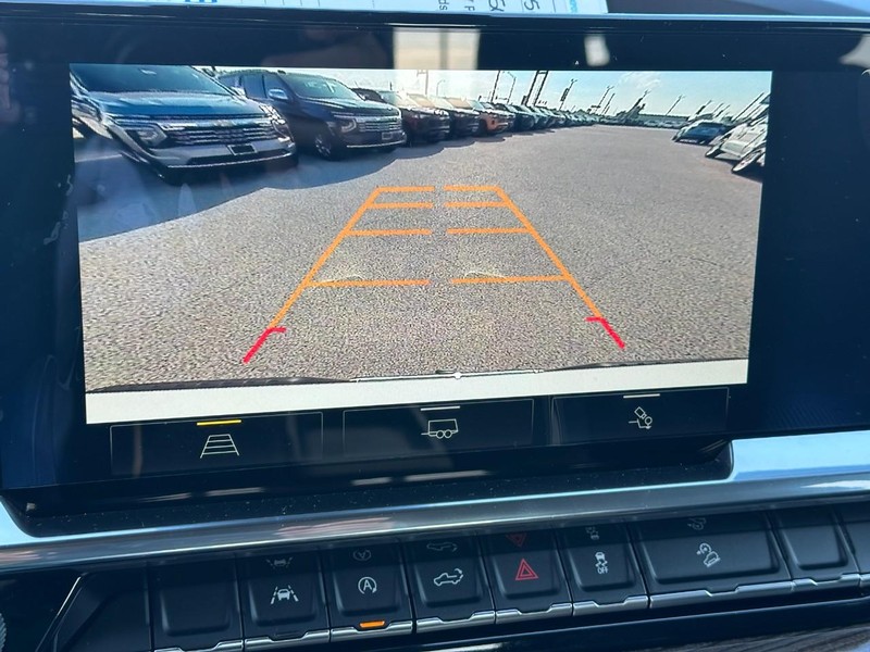 Chevrolet Silverado 1500 Vehicle Full-screen Gallery Image 15