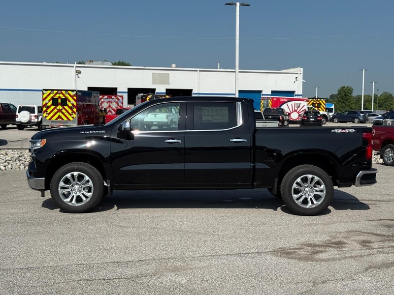 Chevrolet Silverado 1500 Vehicle Full-screen Gallery Image 2