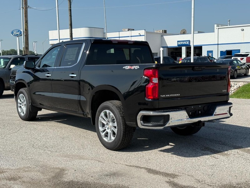 Chevrolet Silverado 1500 Vehicle Full-screen Gallery Image 3