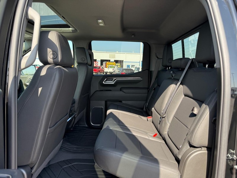 Chevrolet Silverado 1500 Vehicle Full-screen Gallery Image 5