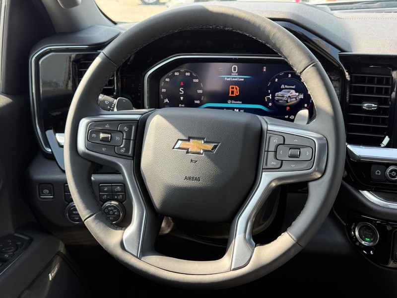 Chevrolet Silverado 1500 Vehicle Full-screen Gallery Image 9