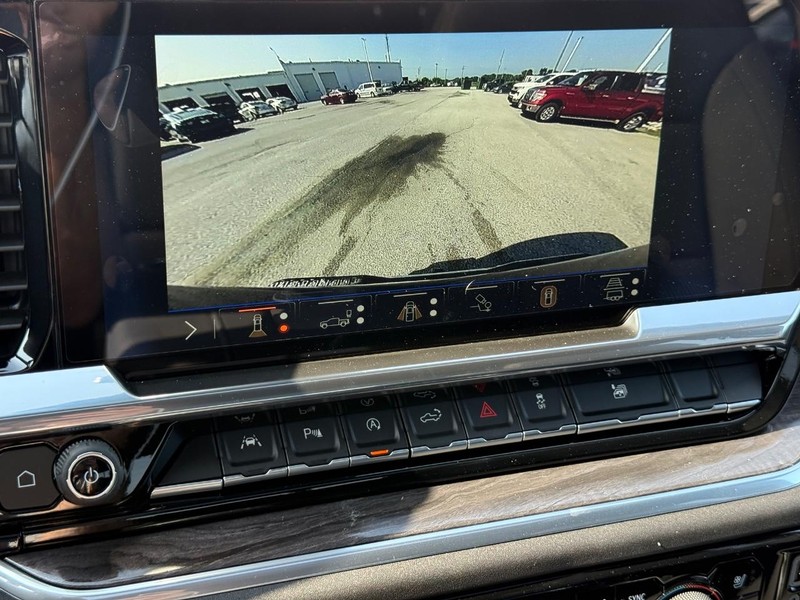 Chevrolet Silverado 1500 Vehicle Full-screen Gallery Image 13