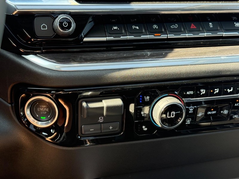 Chevrolet Silverado 1500 Vehicle Full-screen Gallery Image 14