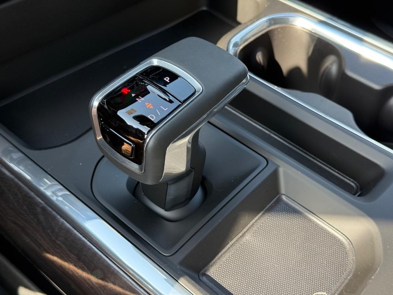 Chevrolet Silverado 1500 Vehicle Full-screen Gallery Image 16