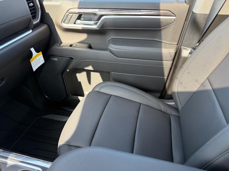 Chevrolet Silverado 1500 Vehicle Full-screen Gallery Image 17