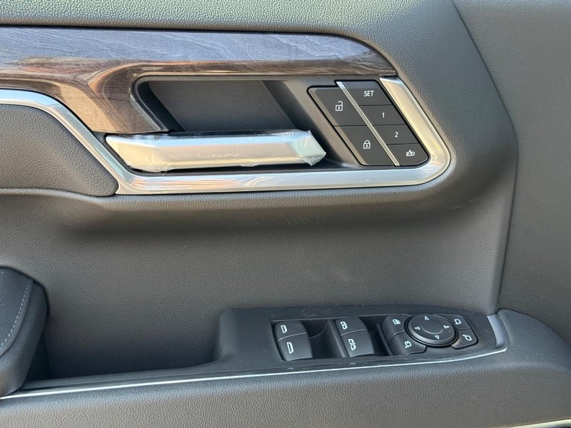 Chevrolet Silverado 1500 Vehicle Full-screen Gallery Image 20