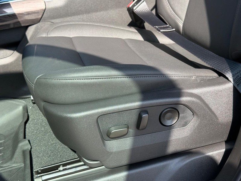 Chevrolet Silverado 1500 Vehicle Full-screen Gallery Image 21